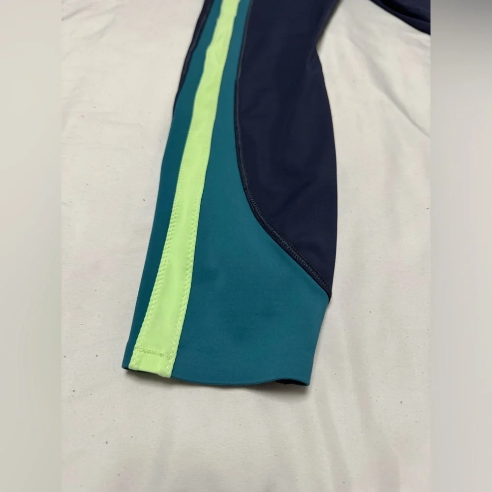 Athleta Athleta CRUNCH COLORBLOCK 7/8 TIGHT IN SUPERSONIC